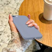 【人気のあるもの】iPhoneSE ケース シリコン カバー 耐衝撃 ソフト素材 マット質感 さらさら手触り 傷付き防止 軽量 指紋防止 レンズ保護 - グレー - チェックする 3