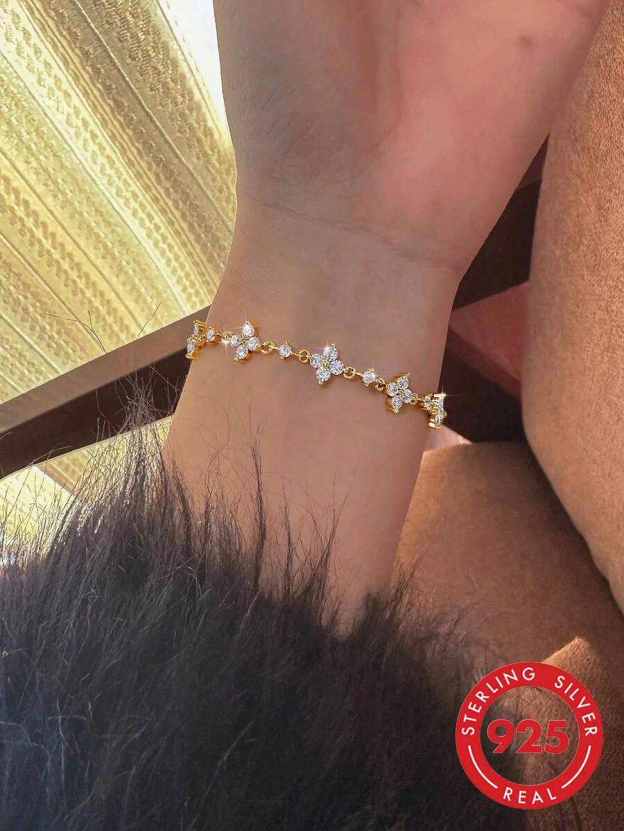 1件简约925纯银立方氧化锆四叶草手链，精致珠宝，送给女性、女友的礼物，女士优雅配饰