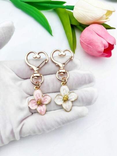 1 chiếc móc khóa hình hoa thời trang, tinh tế và dễ thương, thích hợp để trang trí ba lô, ví, chìa khóa xe, phụ kiện hàng ngày đa năng, cũng là món quà tuyệt vời dành cho đồng nghiệp, bạn bè, người yêu vào các dịp lễ và sinh nhật.