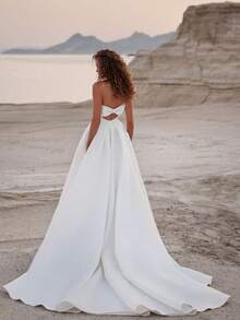 Off Shoulder Satin Ball Gown Wedding Dress With Long Train, Strapless Bridal Gown Featuring Structured Corset Bodice And Clean Minimalist Full Skirt Design, Smooth Heavy Satin Fabric Creating Sculpted Shape And Elegant Flow, Princess Silhouette Enhancing Waist Definition And Balance, Modern Refined Style Perfect For Outdoor Wedding, Beach Ceremony, Destination Event, Engagement Photoshoot, Christmas Celebration, Halloween Party, Birthday Gathering, Prom Night, Evening Occasion, Designed For Brides Who Prefer Clean Lines, Balanced Volume And Contemporary Bridal Look - trắng - Xem 5