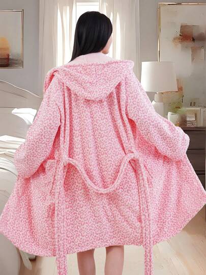 1 chiếc áo choàng tắm nữ in họa tiết, kiểu dáng thanh lịch, mềm mại, thấm hút tốt, làm từ chất liệu lông cừu san hô, thích hợp sử dụng trong phòng xông hơi/bãi biển/hồ bơi/phòng tắm.