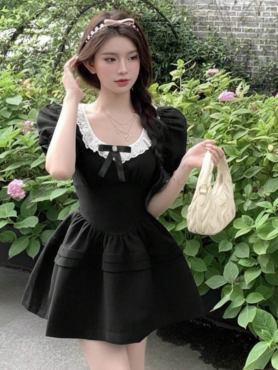 法式优雅小众方领蝴蝶结迷你连衣裙，女士夏季泡泡袖小黑裙 - 黑色 - 查看 1