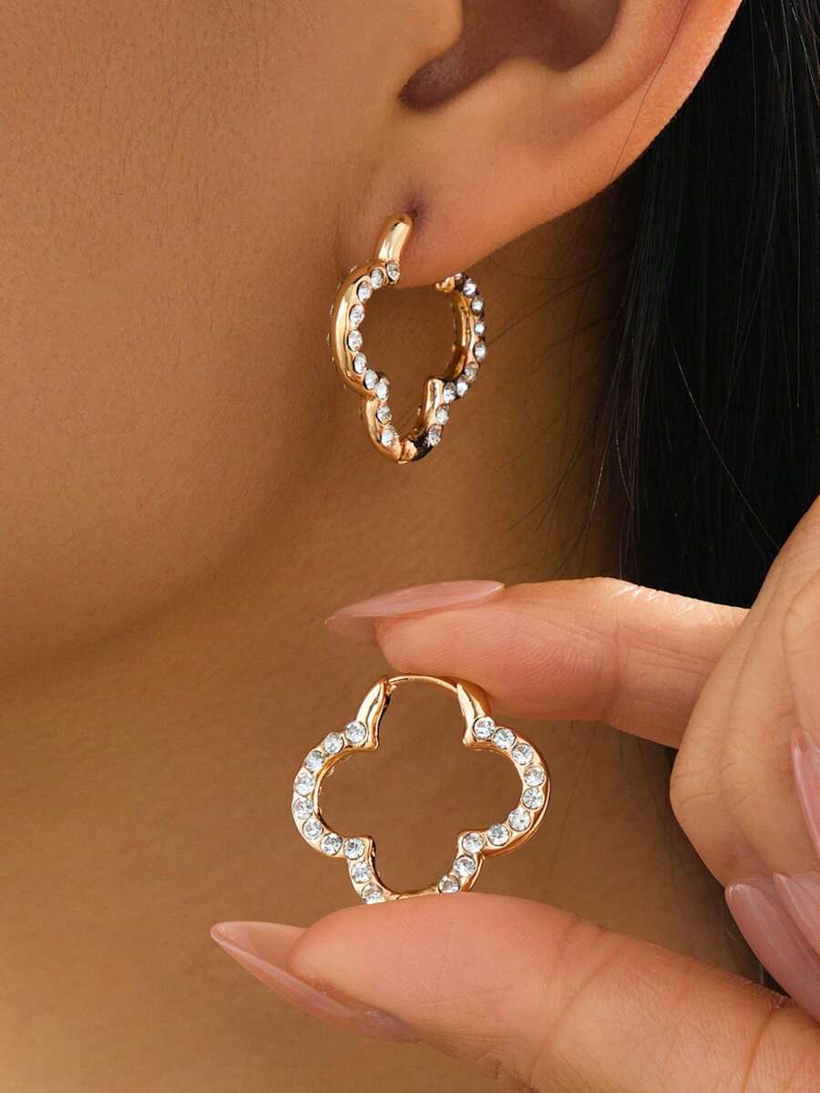 1 Pair Fashionable Sweet Geometric Clover Hollow Stud Earrings, Suitable For Daily Wear, Jewelry Gift - Gold - View 1