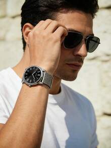 Guess Đồng hồ nam tối giản, dây đeo kim loại lưới màu bạc cổ điển thanh lịch, mặt số đen với chữ số La Mã, thiết kế mỏng nhẹ, phù hợp cho cả công sở và thường ngày. - Bạc - Xem 3