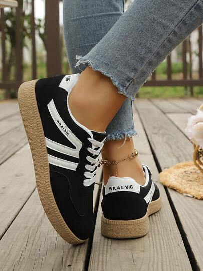 Women's Lightweight Wear-Resistant Preppy Color Block Three-Stripe Patchwork Low-Cut Lace-Up Retro Trainers Casual Style Black White Gum Sole Running Sneakers Breathable Gym Sports Shoes For Fitness Jogging Skate Tennis Daily Wear