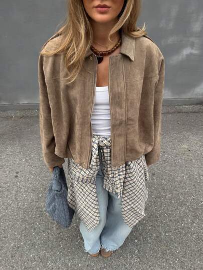 Áo khoác nữ dáng rộng, tay dài, cài cúc đơn, chất liệu giả lông thú, thích hợp cho mùa xuân. Áo khoác ngắn màu xanh quân đội có túi và cúc kim loại dành cho nữ, thích hợp cho mùa xuân và mùa thu.