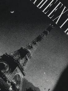 Tiny Spark Men's Black Retro Aesthetic Paris Eiffel Tower Print T-Shirt - Grey - View 4