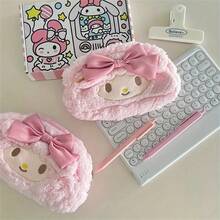 SANRIO 1个旋律毛绒化妆包，涤纶印花内衬，拉链封口，是送礼佳品，适合生日、情人节、婚礼、旅行、母亲节等场合，也可用于收纳化妆品。 - 彩色 - View 5