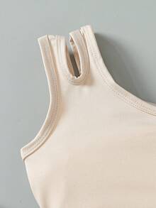 Bộ đồ thời trang thường ngày dễ thương cho bé gái, áo tank top dây lệch vai màu trơn kết hợp với quần short denim rách có nơ. - Màu Khaki - Xem 4
