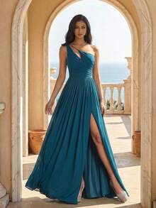 这款迷人的伴娘礼服采用不对称领口设计，饰有褶裥细节，并在大腿处开衩至时尚高位，采用镂空面料。 - 藏蓝色 - 查看 4