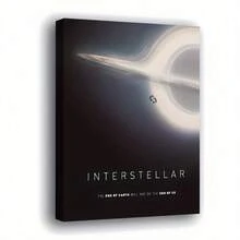29.97*44.96 cm Lienzo de Arte con Marco de Madera que Presenta una Escena Clásica de la Película de Ciencia Ficción "Interstellar" – Planeta Gigante con Anillos Brillando Suavemente con una Pequeña Nave Espacial Volando, Texto Inferior: 'INTERSTELLAR' & "'EL FIN DE LA TIERRA NO SERÁ EL FIN DE - Sin marco - Ver 2