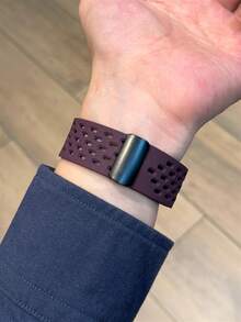 1pc Unisex Sports Breathable Silicone Magnetic Watch Band, Compatible With 42mm, 38mm, 40mm, 41mm, 44mm, 45mm, 46mm, 49mm Fashionable Smart Watch Replacement Strap, Suitable For Series Ultra2, Ultra SE2, SE 11, 10, 9, 8, 7, 6, 5, 4, 3, 2, 1 - Purple - View 3