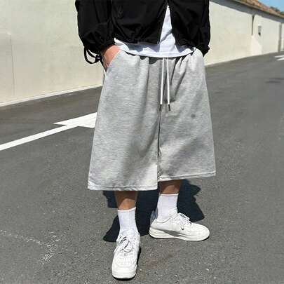 1件男士街头风徽章印花抽绳腰休闲宽松七分裤，适合户外穿着，可作为送给丈夫/男友的礼物