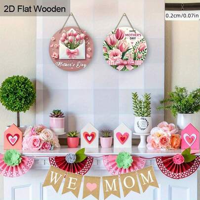 Đồ trang trí treo bằng gỗ in 2D dành cho Ngày của Mẹ - Thiết kế hoa tulip và cẩm chướng màu hồng với phong bì thắt nơ, dòng chữ "Người mẹ tuyệt vời nhất" và "Chúc mừng Ngày của Mẹ".