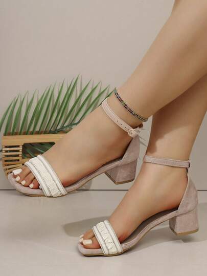 Giày sandal cao gót mũi vuông, màu trơn, đính đá lấp lánh, kiểu dáng thanh lịch châu Âu và Mỹ, thích hợp đi chơi, đi học, đi biển, dành cho bé gái và thanh thiếu niên.