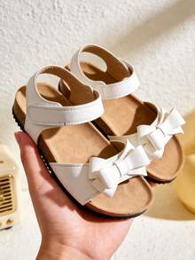 Sandal đế bằng bằng chất liệu cork mềm mại màu trắng dành cho bé gái 3-12 tuổi, có quai kép, nơ da thật, mũi hở bằng da PU, phù hợp cho trường học, tiệc tùng, bãi biển, kỳ nghỉ, phong cách bé gái ngọt ngào. - trắng - Xem 4