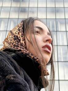 1 st. 2026 vår/sommar dam klassisk leopardmönstrad satin solskyddsmedel multifunktionell daglig huvudduk - kaffe - Visa 6