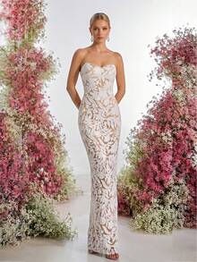 Đầm dạ hội không dây vai, màu trơn, thanh lịch, đính sequin và phối nhiều lớp, điểm nhấn là khăn choàng xếp nếp, thích hợp cho đám cưới và dạ hội. - trắng - Xem 3