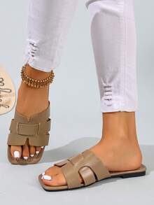 Ximi Ruo 新款H型女士拖鞋，网红时尚休闲罗马风一脚蹬凉鞋，舒适黑/米/棕色平底压纹拖鞋，博主推荐沙漠钥匙法式优雅水钻厚底坡跟凉鞋，夏季新款仙女风沙滩拖鞋，爱帮法式低跟圆头室内家居防滑简约户外拖鞋，鳄鱼纹凉鞋百搭金属装饰夏季平底拖鞋 - 杏色 - 查看 4