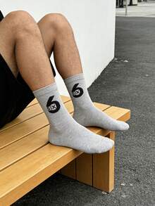 1 par de calcetines medianos gris y negro con patrón numérico 67, versátiles para todas las estaciones - Multicolor - Ver 3