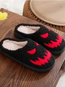 1 par de pantuflas de felpa negras de Halloween, pantuflas de felpa con bordado de patrones de demonios de dibujos animados punk para hombres y mujeres, pantuflas de interior con suela antideslizante gruesa, cálidas para otoño/invierno, regalo perfecto para el otoño y la temporada de miedo - Negro - Ver 4