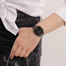 Casio 卡西欧 A168WGG-1B 系列 | 男女通用电子表 | 每日闹铃 | 标准时间显示：时、分、秒、下午/下午、日期、星期 - 黑與白 - 查看 8