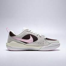 女士 WMNS JORDAN CMFT ERA 休闲运动鞋，低帮 IV3220-261 - 米棕色 - 查看 2