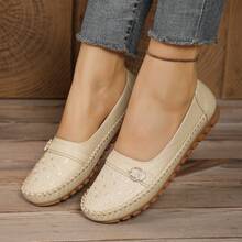 Giày lười nữ, thêu họa tiết mây, trang trí khóa đính đá, giày casual đa năng, giày cao cấp phù hợp mọi mùa, thích hợp cho đi làm hàng ngày, mua sắm, du lịch và mặc ở nhà, lựa chọn quà tặng thanh lịch, thiết kế thời trang, nhẹ và không gây khó chịu, đế mềm chống trượt, phần trên bằng da mềm mại ôm sát chân, lớp lót êm ái giảm sốc, mang lâu không mỏi chân, dễ dàng vệ sinh và bảo quản. - Màu be - Xem 4