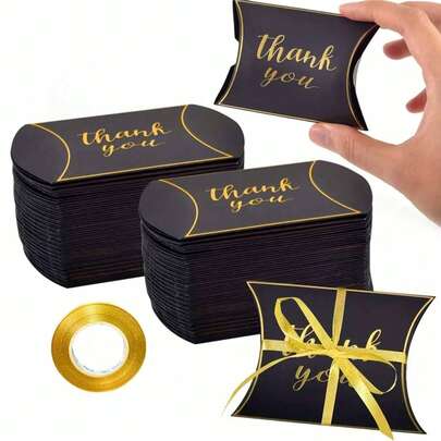 Bộ 50 hộp giấy Kraft đen hình gối, hộp quà kẹo, kèm ruy băng vàng, thích hợp làm quà cưới, quà tặng tiệc tùng, sinh nhật, lễ tốt nghiệp, quà cảm ơn, quà lưu niệm tốt nghiệp, quà cưới, quà tặng cô dâu.