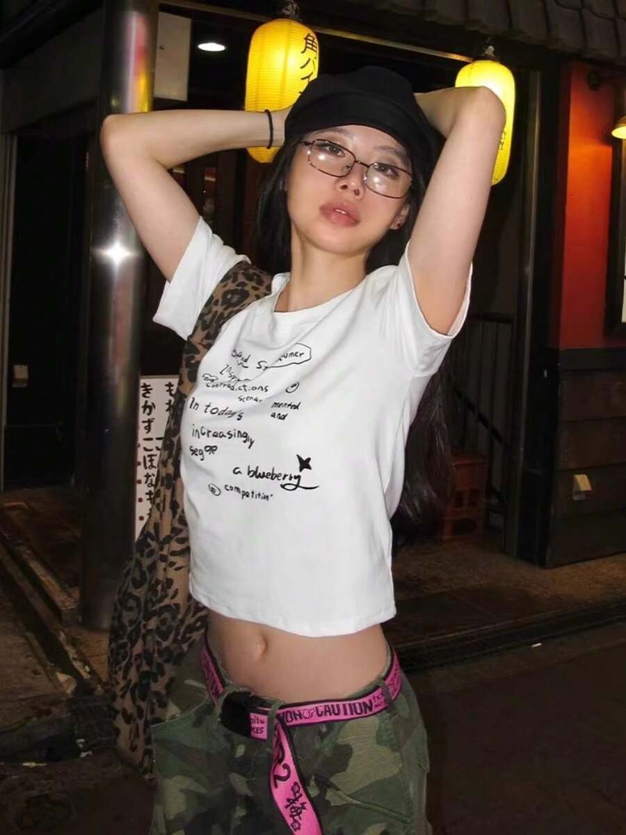 2026夏季新款女士修身短款涂鸦风格英文印花休闲性感通勤百搭圆领T恤，1件装 - 白色 - 查看 1