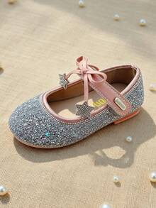 Giày bệt màu bạc và hồng có khóa dán điều chỉnh được cho bé gái 3-12 tuổi, đính nơ hình ngôi sao và dây đeo chéo, sandal trẻ em sáng bóng phù hợp cho tiệc tùng, đi học, phong cách ngọt ngào và cá tính. - Bạc - Xem 4