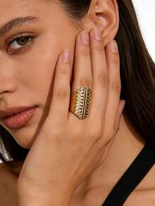 1pc Vintage Hammered Geometric Open Ring, Luxury Exaggerated Design For Women - Yellow Gold - View 2
