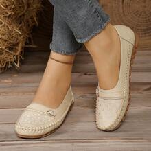 Giày lười nữ, thêu họa tiết mây, trang trí khóa đính đá, giày casual đa năng, giày cao cấp phù hợp mọi mùa, thích hợp cho đi làm hàng ngày, mua sắm, du lịch và mặc ở nhà, lựa chọn quà tặng thanh lịch, thiết kế thời trang, nhẹ và không gây khó chịu, đế mềm chống trượt, phần trên bằng da mềm mại ôm sát chân, lớp lót êm ái giảm sốc, mang lâu không mỏi chân, dễ dàng vệ sinh và bảo quản. - Màu be - Xem 5