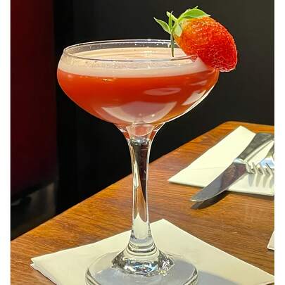 Bộ 2 ly coupe kiểu Margarita, thiết kế dày dặn chống vỡ, chịu nhiệt và lạnh, bộ ly thủy tinh sang trọng dùng cho món tráng miệng, đồ uống, lý tưởng cho các bữa tiệc, đám cưới, bữa tối sang trọng, lễ hội và làm quà tặng.