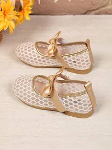 2026 Nuevos zapatos de princesa de verano para niñas con bordados retro, planos de Mary Jane con malla transpirable y suela blanda, zapatos planos de rendimiento para niños pequeños - Beis - Ver 7