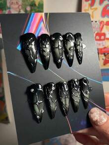 Bộ 10 móng giả thủ công phong cách Gothic Punk đen, móng giả retro đen, móng giả dài hình hạnh nhân, móng giả retro sang trọng, móng giả 3D vẽ tay, móng giả cao cấp, móng giả phong cách Châu Âu và Mỹ, móng giả cho mùa xuân, hè, thu và đông, món quà quý phái dành cho phái nữ, móng giả tái sử dụng, nghệ thuật làm móng, phù hợp cho các cô gái và phụ nữ đeo đi dự tiệc và trong cuộc sống hàng ngày. - Nhiều màu - Xem 11