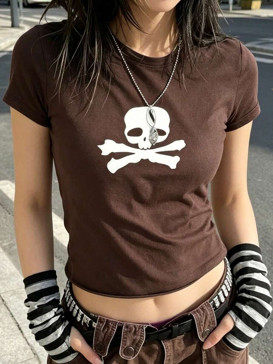 女款夏季短版 T-shirt,棕色骷髏交叉骨圖案,Y2K 哥德風短袖修身上衣,休閒街頭風 T-shirt - 咖啡棕 - 查看 1