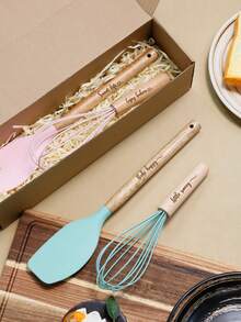 Juego de utensilios de cocina personalizados, herramientas de repostería personalizadas estilo moderno minimalista para cocina del hogar, cocción, elaboración de postres, juego de espátula y batidor con texto personalizado, uso práctico diario, regalo para el Día de la Madre, cumpleaños, inauguración de la casa. - Estilo A - Ver 6