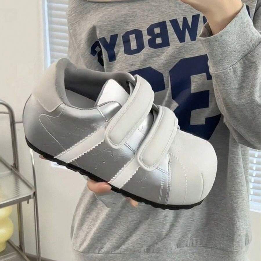 Women Skateboarding Shoes - White - View 1