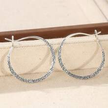 Orecchini a cerchio in rame martellato vintage e minimalista, in tono argento, adatti per le donne, stile boho, adatti per l'uso quotidiano casual, possono essere indossati come secondo paio di orecchini - Argento - Visualizzare 5