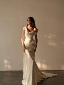 One-Shoulder Draped Satin Mermaid Wedding Dress With Sculpted Fit, Elegant Bridal Gown With High-Quality Matte Satin And Structured Pleating, Figure-Flattering Silhouette, Perfect For City Weddings, Evening Receptions, Holiday Celebrations, Christmas, Halloween, Birthday Parties, Prom Nights, Special Occasions, Featuring Feminine Sweep, Comfortable Fit, Timeless Sophistication, Statement Dress For Brides Seeking Chic, Elegant, Confident, And Alluring Look With Sleek Silhouette And Subtle Draped Detail - 白色 - 查看 1
