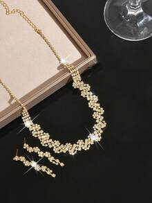 Bộ trang sức đính đá lấp lánh sang trọng, gồm vòng cổ choker và bông tai dáng dài, thiết kế hoa đính đá Cubic Zirconia cao cấp, chất liệu đồng, thích hợp làm quà tặng đám cưới, cô dâu, dạ hội, tiệc tùng, Ngày của Mẹ, sinh nhật, kỷ niệm. - Vàng - Xem 3