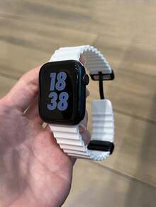 1条磁吸硅胶表带，兼容 46/45/41/40/42/38/49/44mm，适用于SE/S11/10/9/8/7/SE4/5/6/3/2/1 Ultra 3/2/1，配件，适合春、夏、秋、冬四季佩戴。 - 白色 - 查看 4