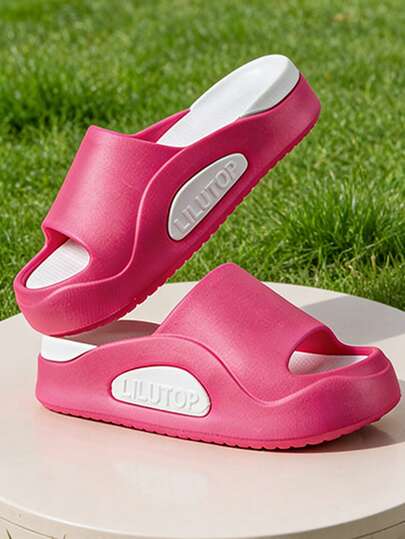 A Pair Of Summer Girl's Thick Padded Cloud Style Slippers, With Removable And Washable Insoles Made Of Soft EVA Material With Exposed Toes. The Comfortable Ergonomic Insoles Are Suitable For Indoor And Outdoor Occasions