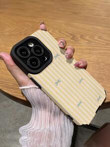 1个简约黄条纹蓝蝴蝶结竖款仿皮纹理经典防摔高端软壳手机壳，适合作为生日/节日礼物送给朋友、家人、情侣，适用于 17/ 17 Air/ 17 Pro/ 17 Pro Max/ 16/ 16 Plus/ 16 Pro/ 16 Pro Max/ 15/ 15 Plus/ 15 Pro - 彩色 - 查看 5