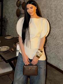 Áo croptop nữ thời trang xuân hè 2026 tay phồng bất đối xứng, cổ tròn, khóa kéo sau, phong cách đường phố mùa hè. - Màu be - Xem 4