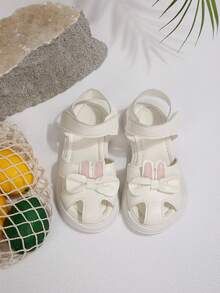 Giày sandal mới năm 2026 cho bé gái, giày mùa hè đế mềm kín mũi cho trẻ em, giày công chúa hình thỏ hoạt hình dễ thương có nơ, giày tập đi mùa hè đa năng đế mềm có khóa dán cho bé gái. - trắng - Xem 4
