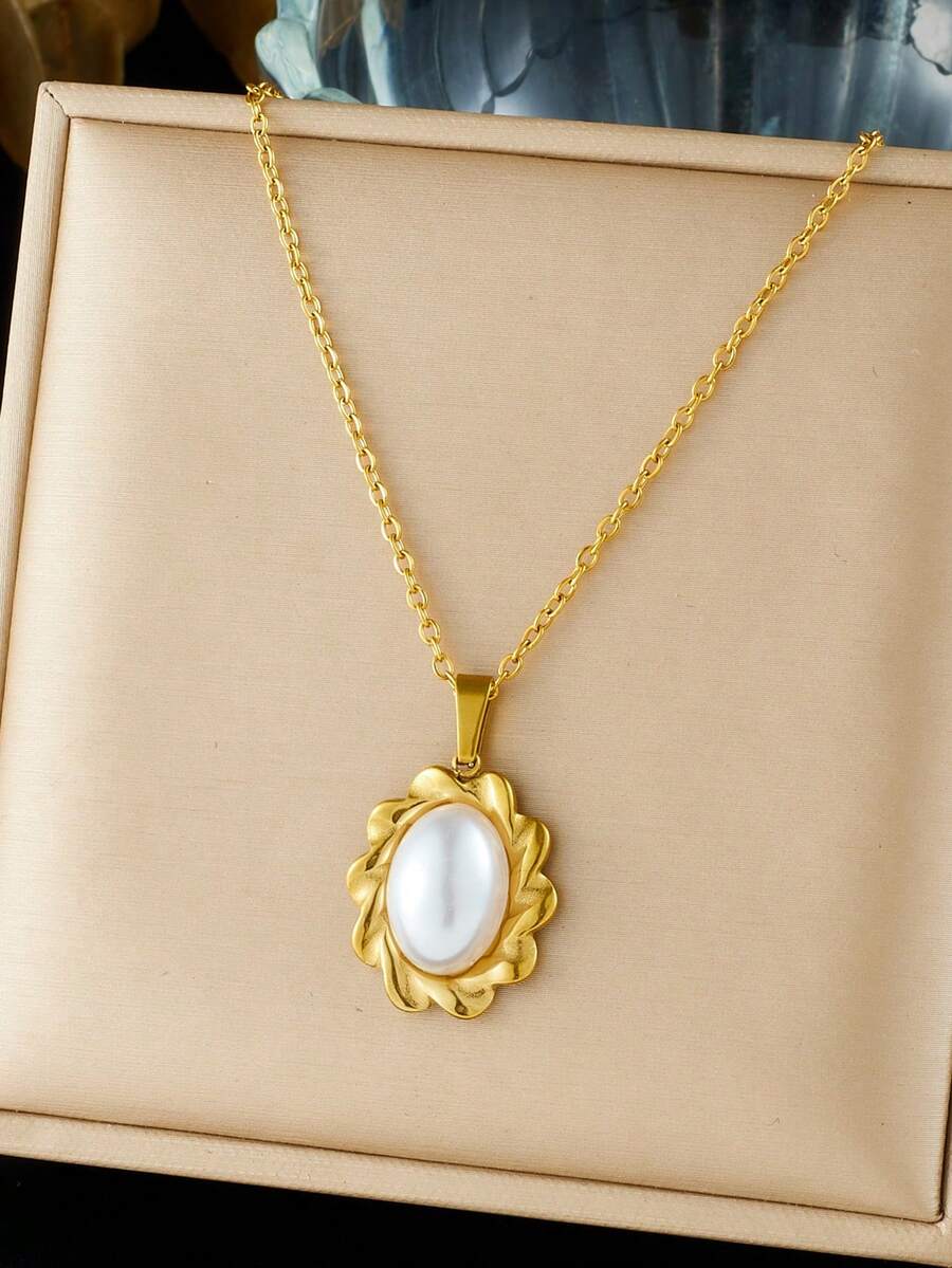 1pc Fashionable Retro Gold-Plated Lace Oval Inlaid Faux Pearl Pendant Stainless Steel Jewelry Collarbone Necklace - Gold - View 1