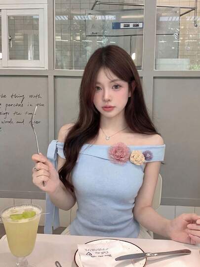 露肩3D立体花卉短袖T恤，女士甜辣法式针织上衣，适合日常穿着和度假