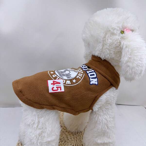 Vintage Buchstaben Grafik braune Fleece Hundeweste, warmer ärmelloser Haustier-Pullover mit D-Ring, lässiger Straßen-Stil Haustier-Outfit für kleine Hunde, Herbst Winter Welpen Kleidung